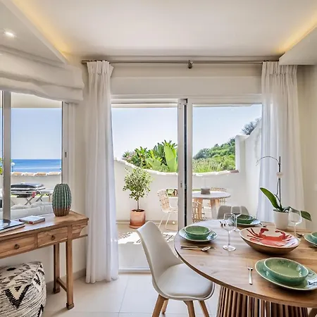Luxury 2 Bedroom Beachfront Apt In Bali-Boho Style Sitio de Calahonda Exterior photo